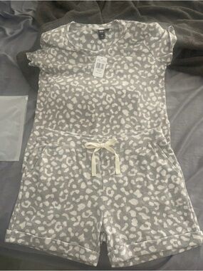 NWT Room Service Grey Leopard Pajama Set - Super Soft Shorts Set M
